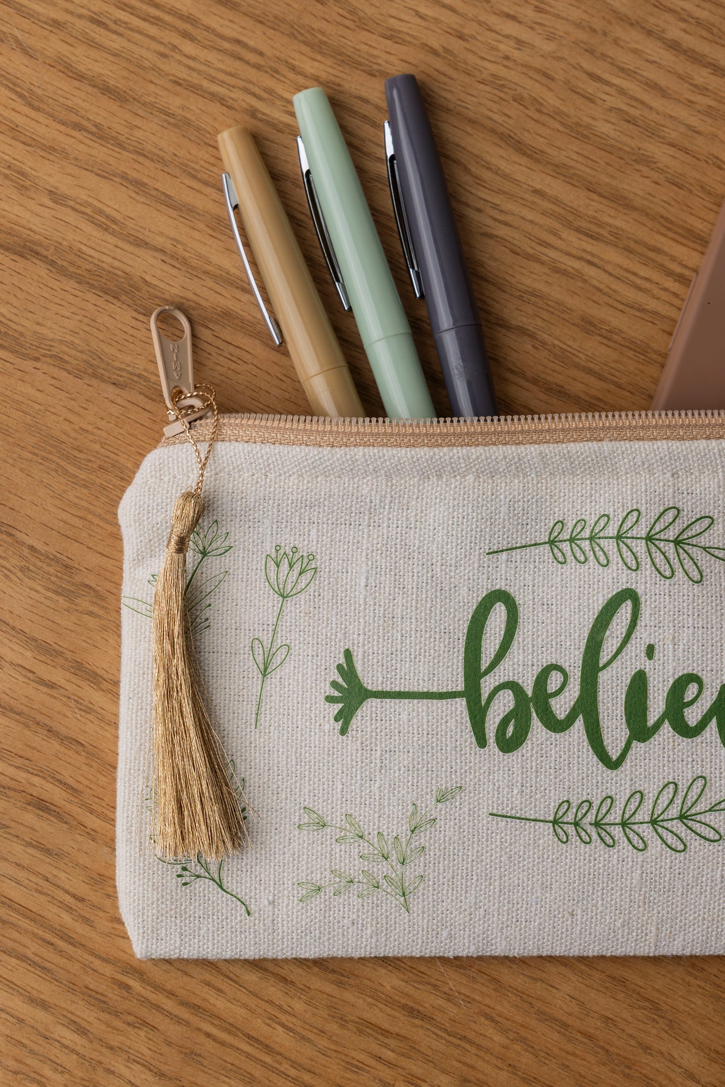 Leafy believe pouch