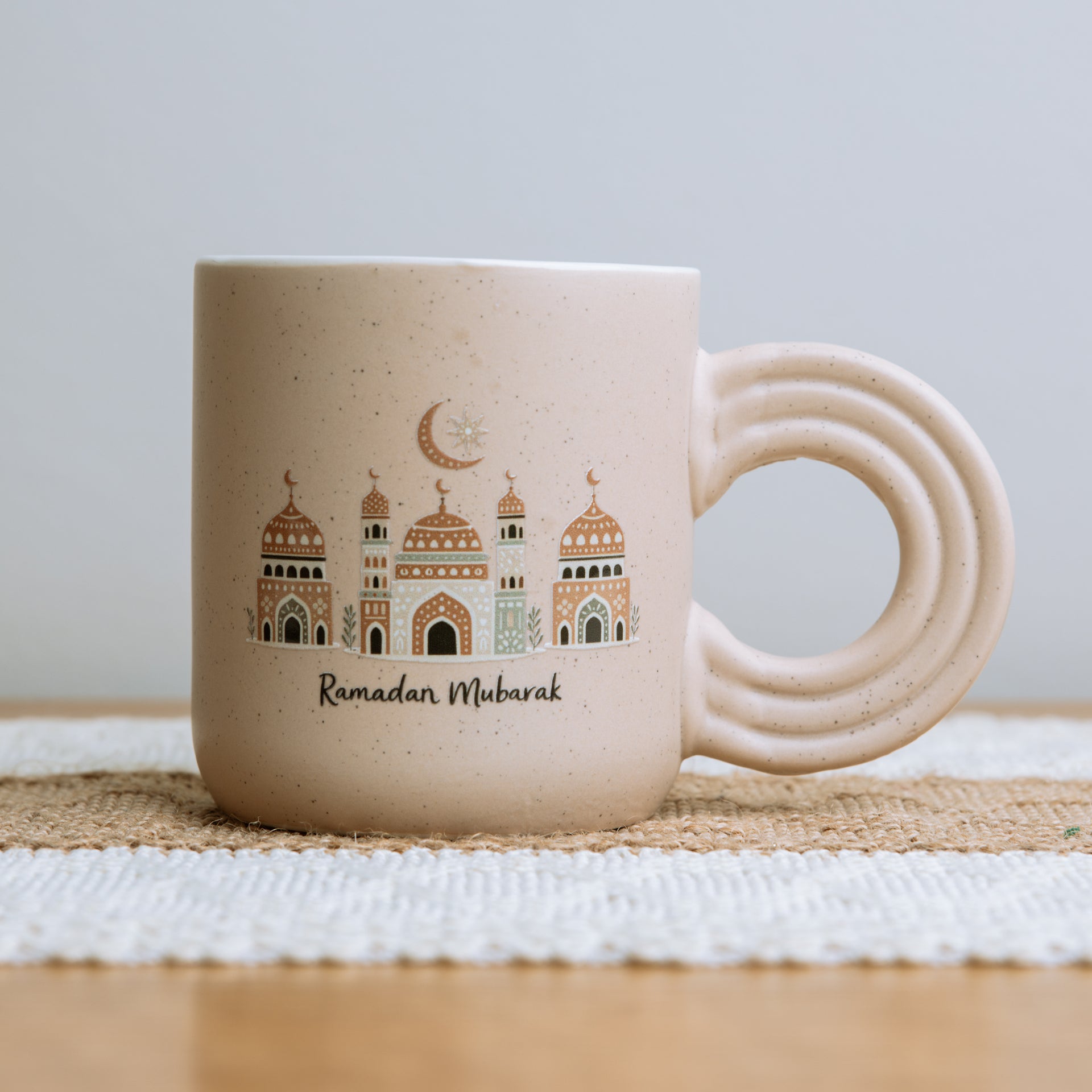 Ramadan Mubarak Mosque – Spiral Handle Mug
