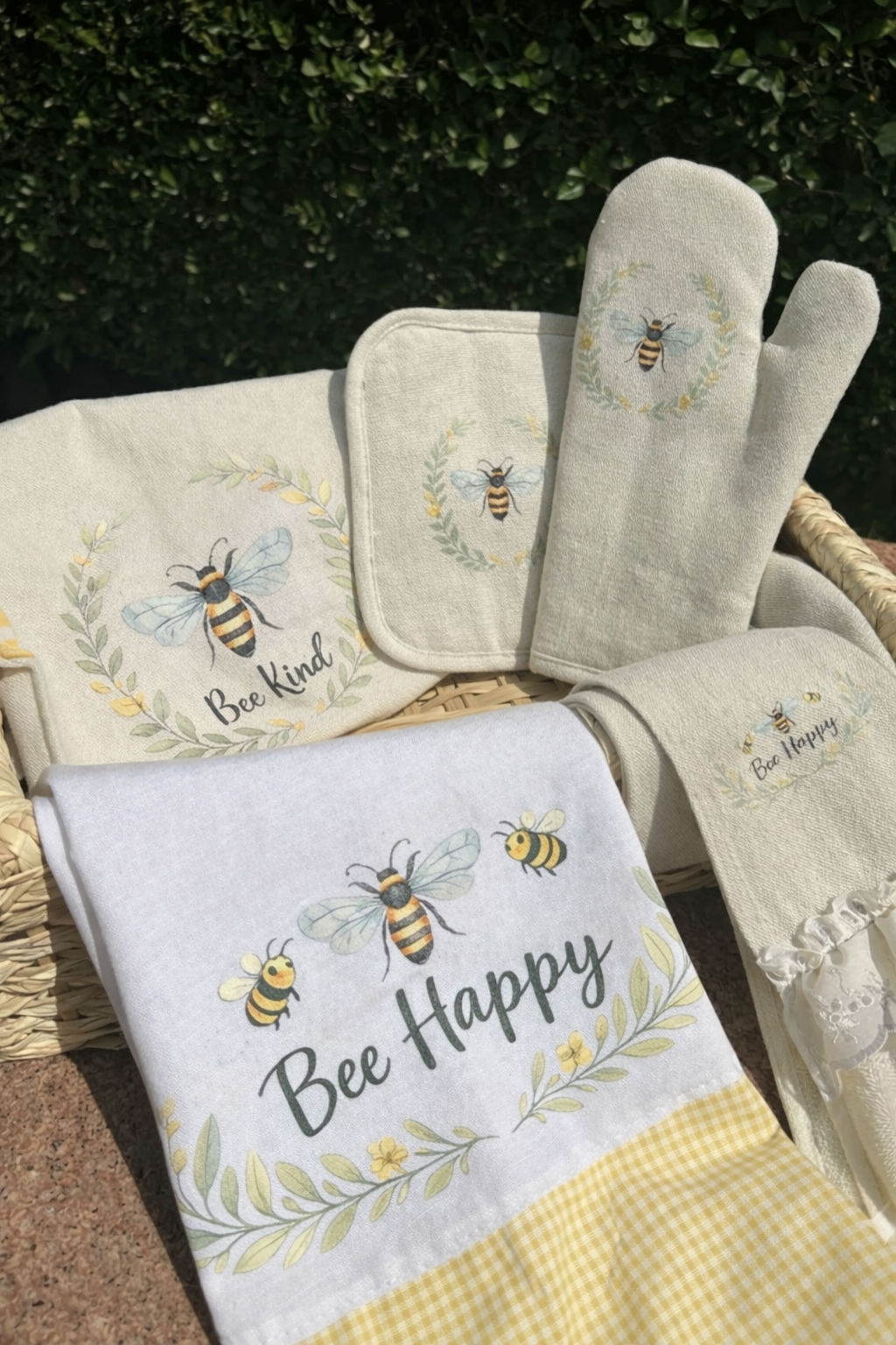 Bee Kitchen Bundle X Fudada Bakes + Free Serving Tray