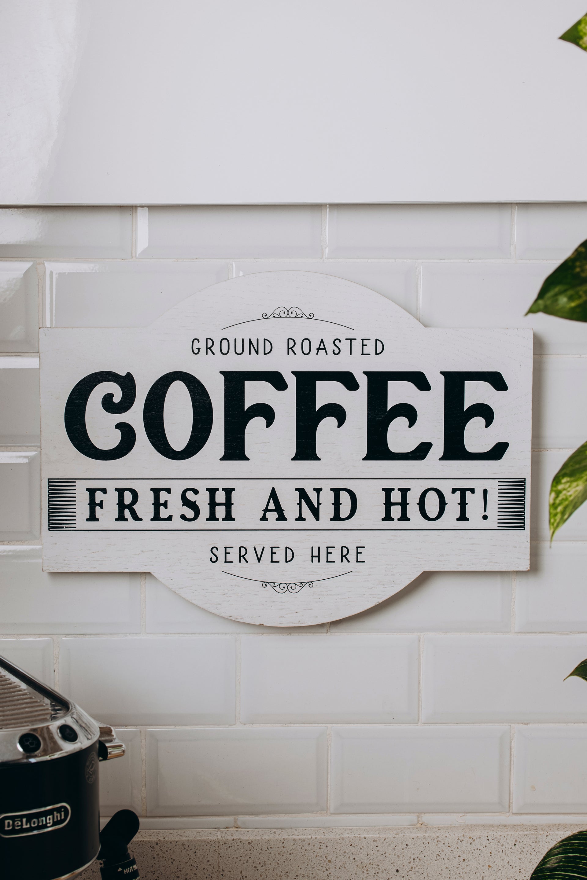 “Fresh & Hot "Coffee sign – White