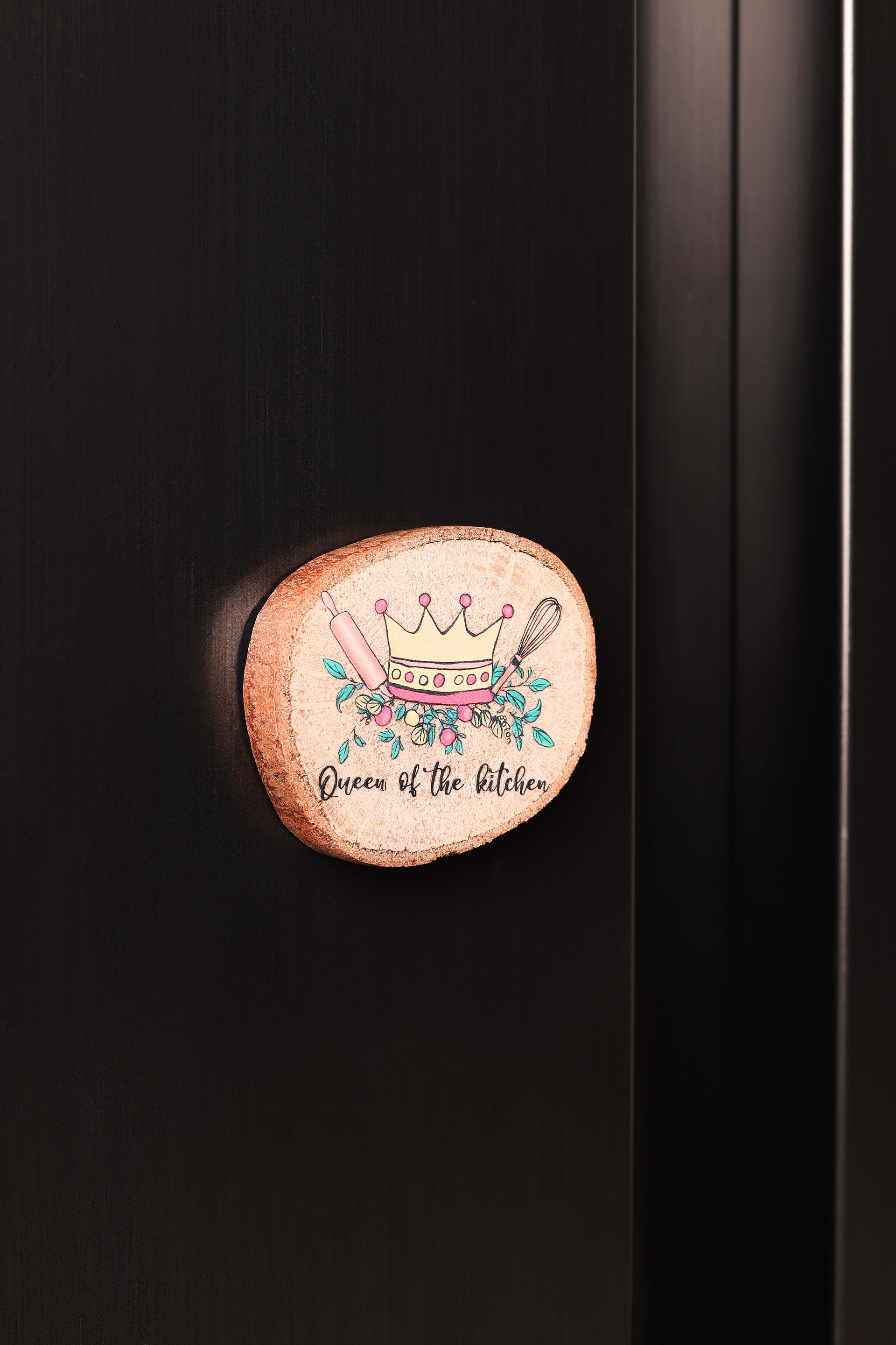 Queen of kitchen wood magnet